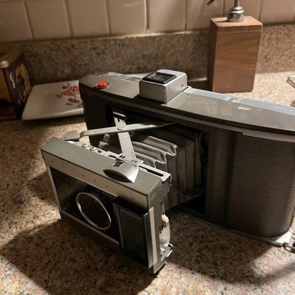 Vintage Polaroid Automatic 320 Land Camera W/ Original Manual - Picture 1 of 3